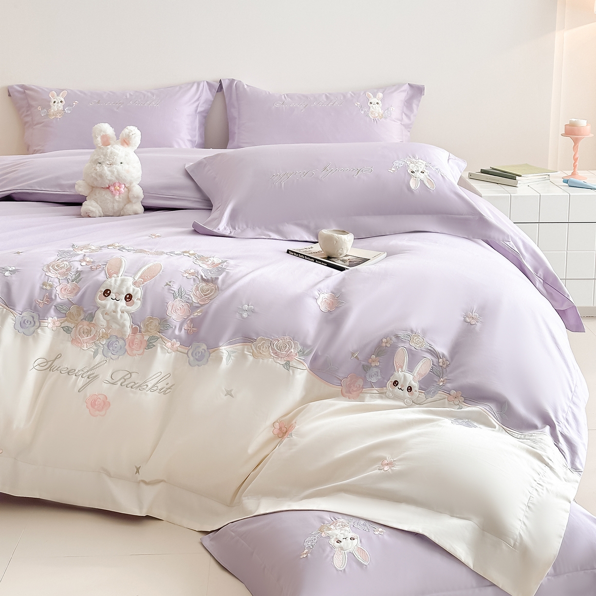 91家纺网 家纺一手货源 找家纺 置顶家纺 2026新款比心兔系列全棉长绒棉拼接绣花四件套 比心兔-香芋紫