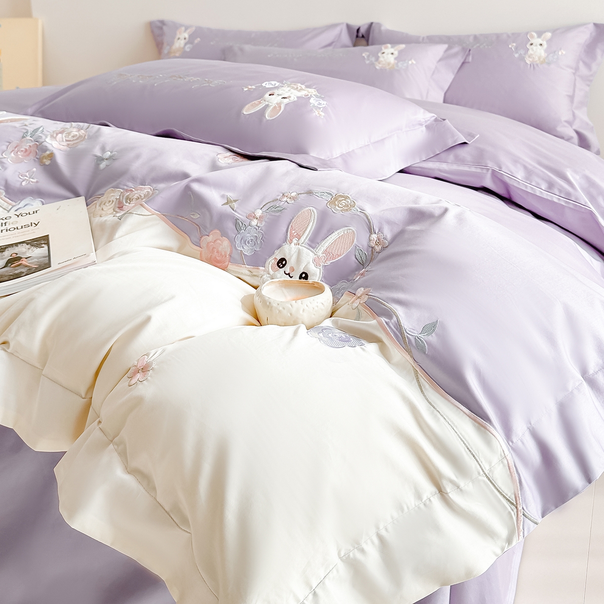 91家纺网 家纺一手货源 找家纺 置顶家纺 2026新款比心兔系列全棉长绒棉拼接绣花四件套 比心兔-香芋紫