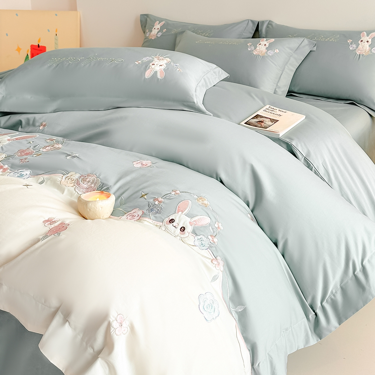 91家纺网 家纺一手货源 找家纺 置顶家纺 2026新款比心兔系列全棉长绒棉拼接绣花四件套 比心兔-月影蓝