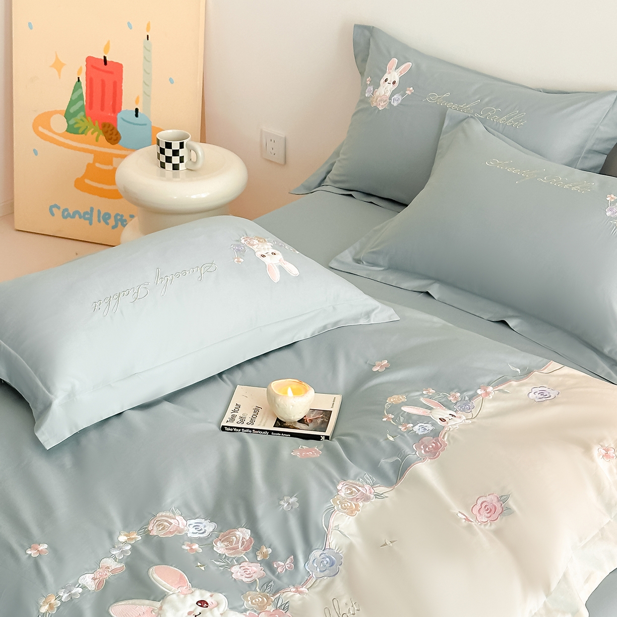 91家纺网 家纺一手货源 找家纺 置顶家纺 2026新款比心兔系列全棉长绒棉拼接绣花四件套 比心兔-月影蓝