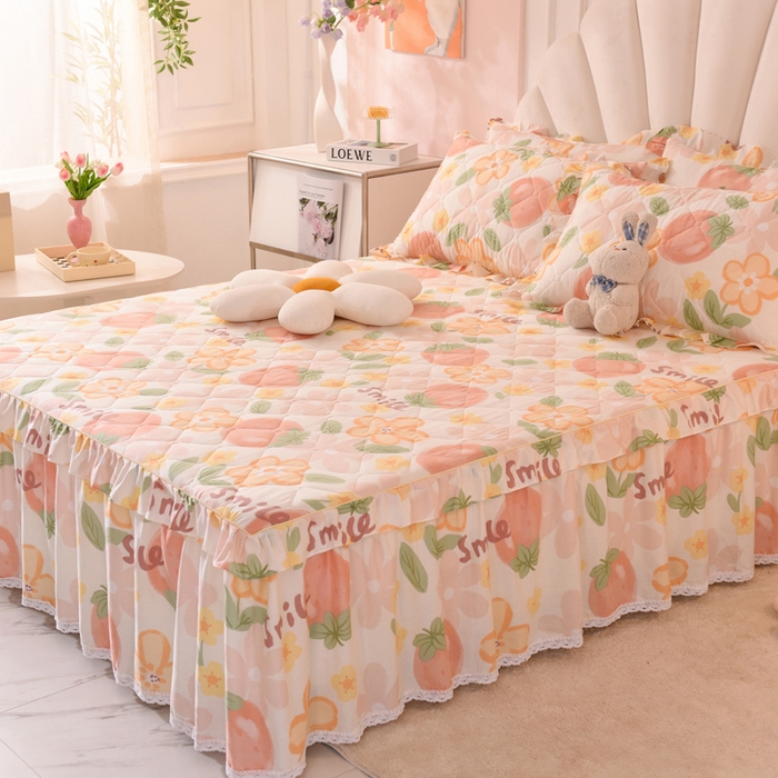 91家纺网 家纺一手货源 找家纺 美达2025全棉蕾丝小花边夹棉单床裙 笑脸草莓