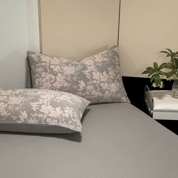 91家纺网 家纺一手货源 找家纺 琪格格纺织 2026新款60s纯棉加厚三层纱系列四件套 三层纱 叶之韵味-灰