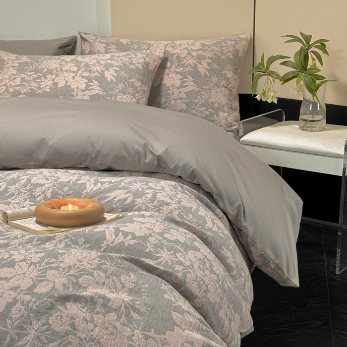 91家纺网 家纺一手货源 找家纺 琪格格纺织 2026新款60s纯棉加厚三层纱系列四件套 三层纱 叶之韵味-灰