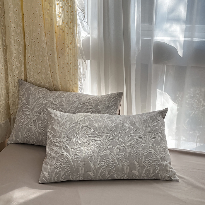 91家纺网 家纺一手货源 找家纺 琪格格纺织 2026新款60s纯棉加厚三层纱系列四件套 三层纱 芳草 浅灰