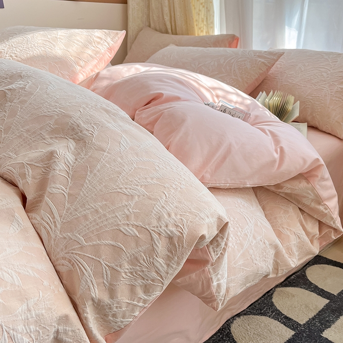 91家纺网 家纺一手货源 找家纺 琪格格纺织 2026新款60s纯棉加厚三层纱系列四件套 三层纱 芳草 粉玉