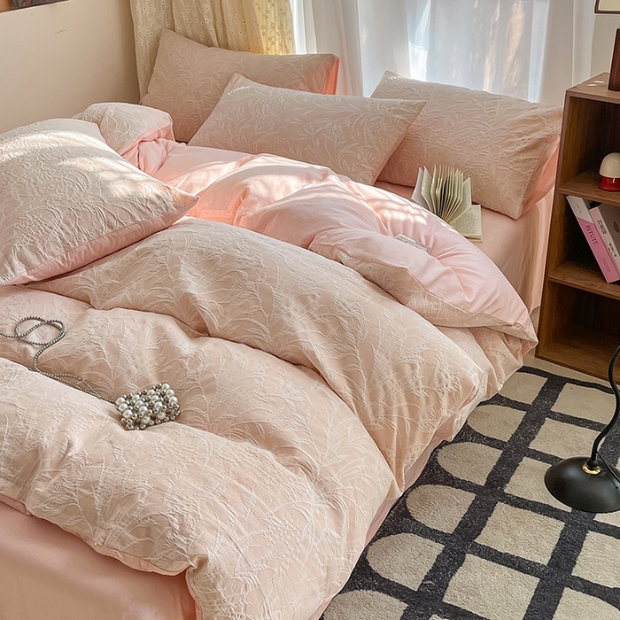 91家纺网 家纺一手货源 找家纺 琪格格纺织 2026新款60s纯棉加厚三层纱系列四件套 三层纱 芳草 粉玉