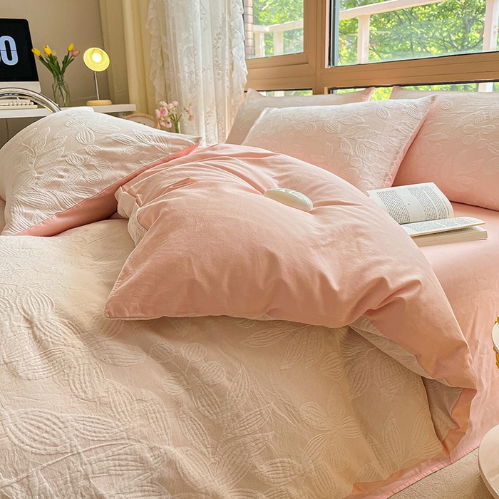 91家纺网 家纺一手货源 找家纺 琪格格纺织 2026新款60s纯棉加厚三层纱系列四件套 三层纱 爱在春秋-粉