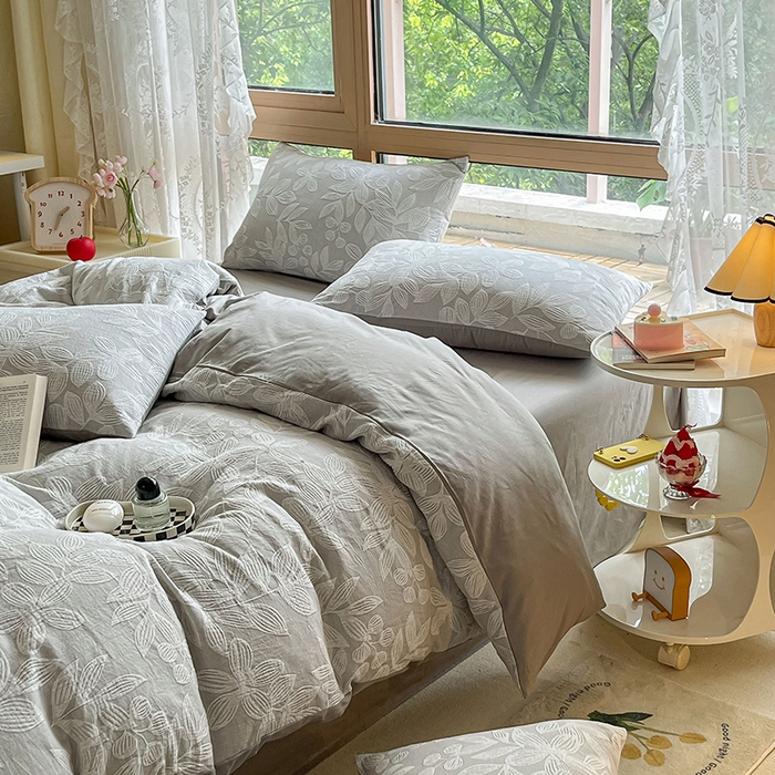 91家纺网 家纺一手货源 找家纺 琪格格纺织 2026新款60s纯棉加厚三层纱系列四件套 三层纱 爱在春秋-灰