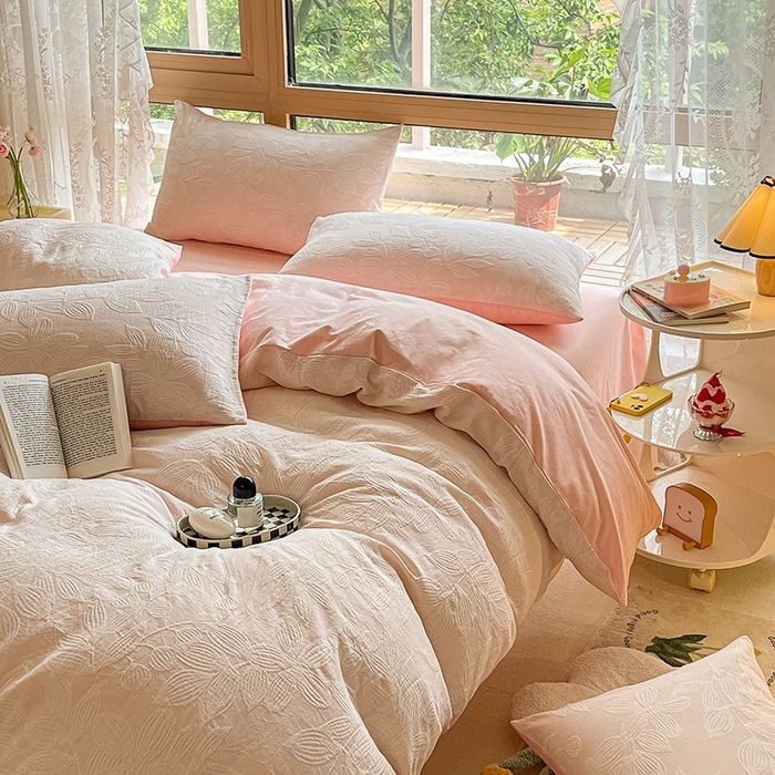 91家纺网 家纺一手货源 找家纺 琪格格纺织 2026新款60s纯棉加厚三层纱系列四件套 三层纱 爱在春秋-粉