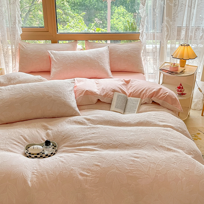 91家纺网 家纺一手货源 找家纺 琪格格纺织 2026新款60s纯棉加厚三层纱系列四件套 三层纱 爱在春秋-粉