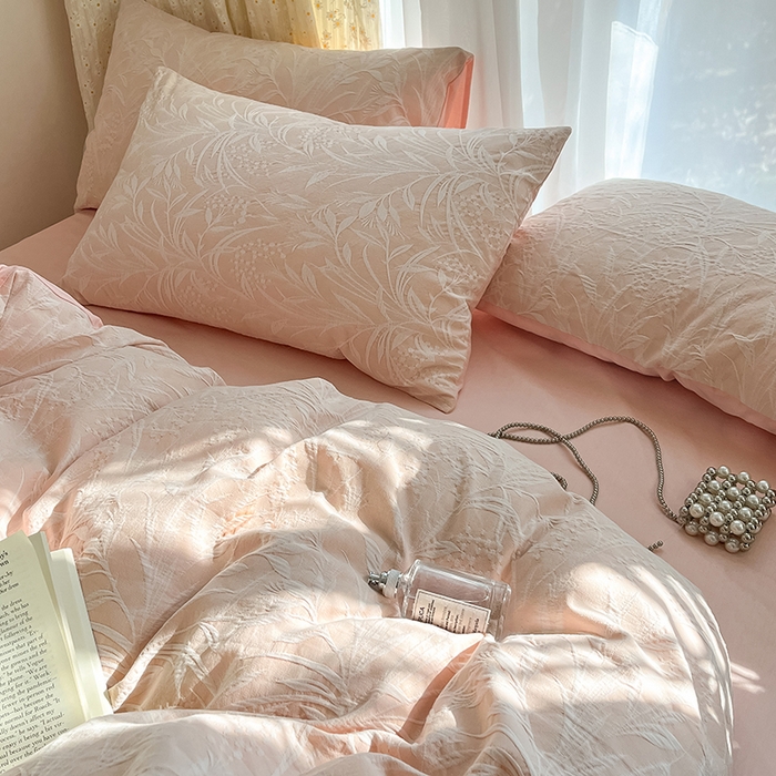 91家纺网 家纺一手货源 找家纺 琪格格纺织 2026新款60s纯棉加厚三层纱系列四件套 三层纱 芳草 粉玉