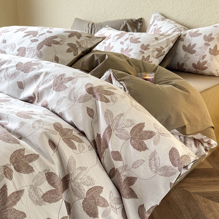 91家纺网 家纺一手货源 找家纺 琪格格纺织 2026新款60s纯棉加厚三层纱系列四件套 三层纱 枫韵-咖