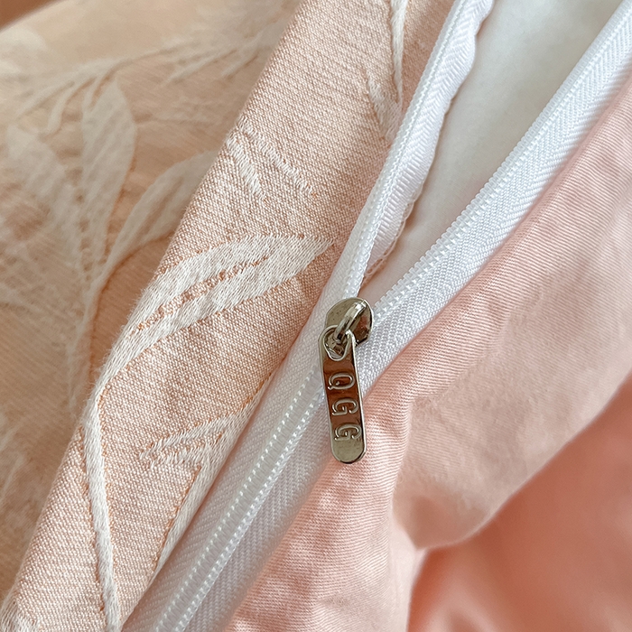 91家纺网 家纺一手货源 找家纺 琪格格纺织 2026新款60s纯棉加厚三层纱系列四件套 三层纱 芳草 粉玉