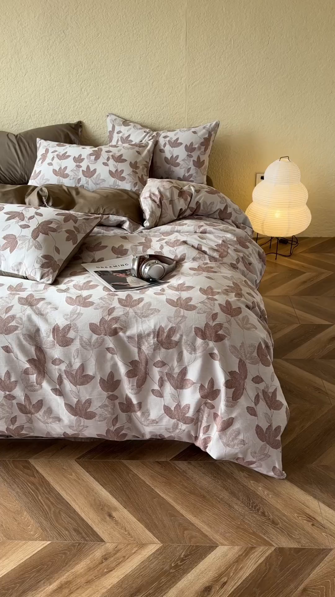 91家纺网 家纺一手货源 找家纺 琪格格纺织 2026新款60s纯棉加厚三层纱系列四件套 三层纱 枫韵-咖