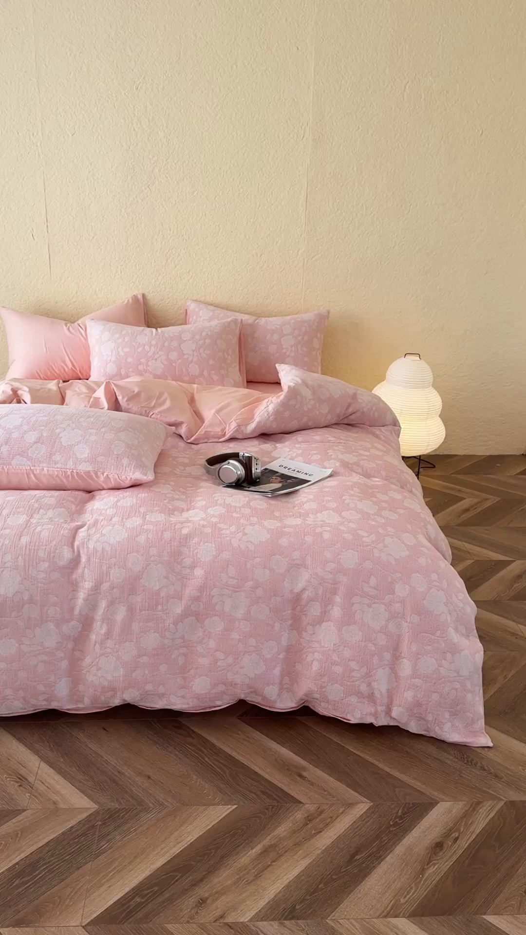 91家纺网 家纺一手货源 找家纺 琪格格纺织 2026新款60s纯棉加厚三层纱系列四件套 三层纱 莫奈花园-粉