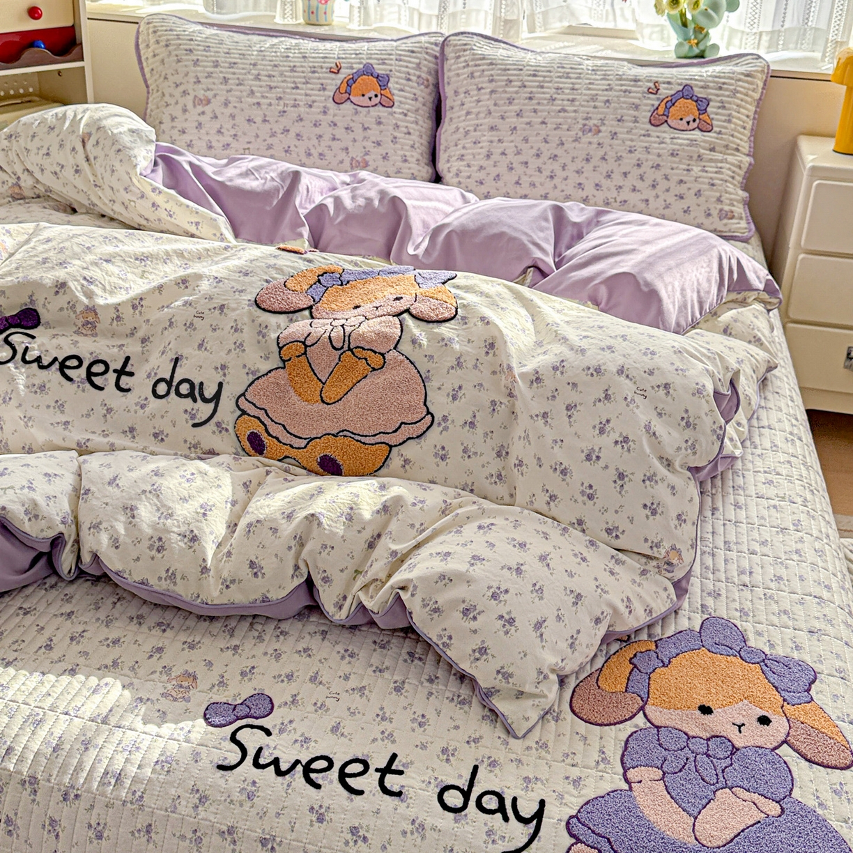 91家纺网 家纺一手货源 找家纺 富米莱（原臻工厂） 2026新款古法仿棉毛巾绣夹棉床盖床垫床褥床笠一四季款系列 安妮女孩