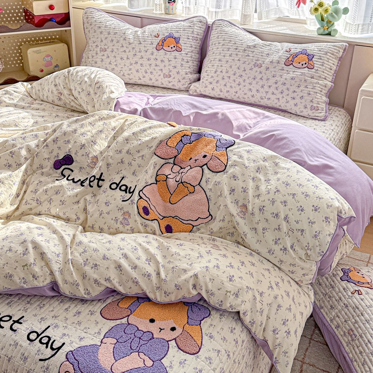 91家纺网 家纺一手货源 找家纺 富米莱（原臻工厂） 2026新款古法仿棉毛巾绣夹棉床盖床垫床褥床笠一四季款系列 安妮女孩