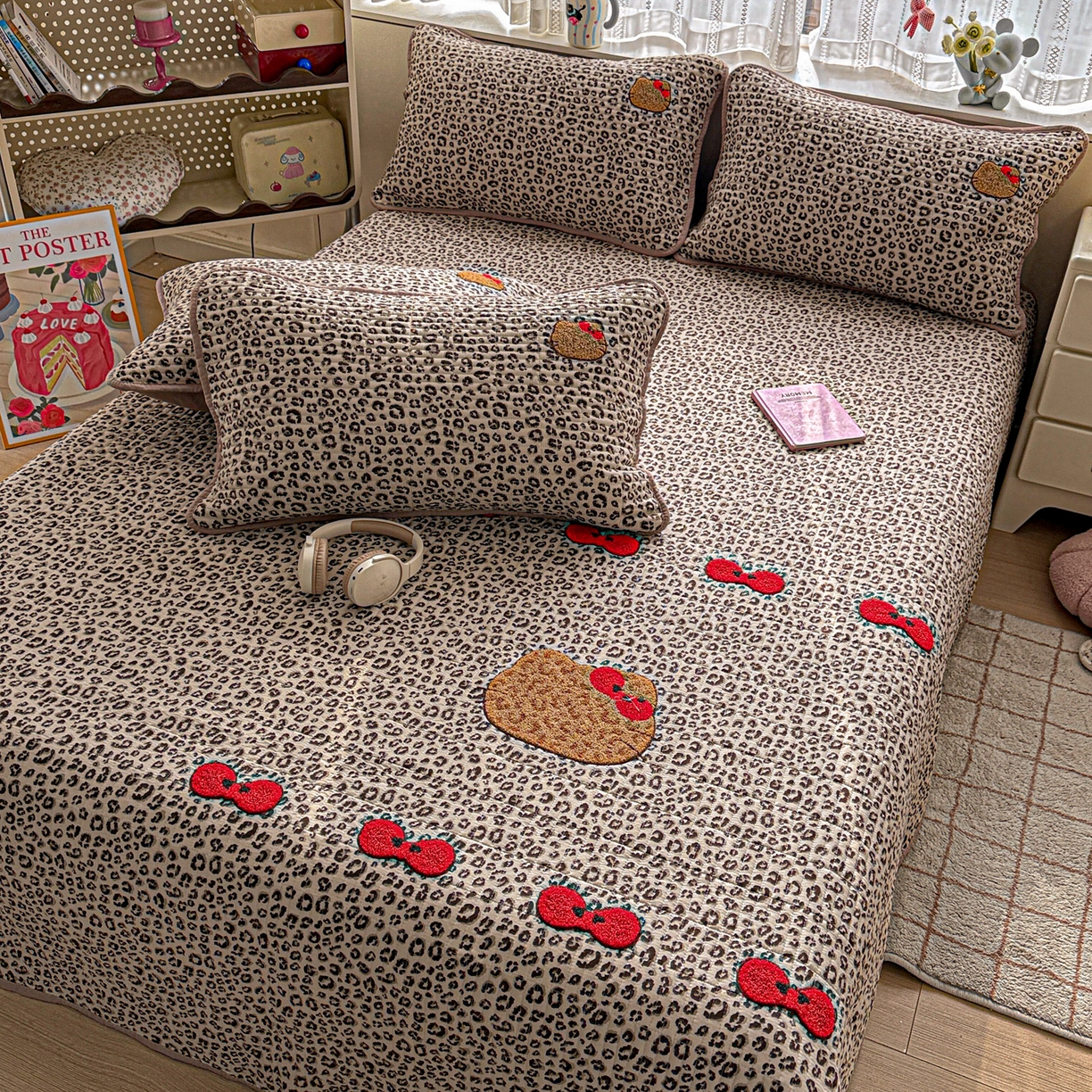 91家纺网 家纺一手货源 找家纺 富米莱（原臻工厂） 2026新款古法仿棉毛巾绣夹棉床盖床垫床褥床笠一四季款系列 豹纹蝴蝶结