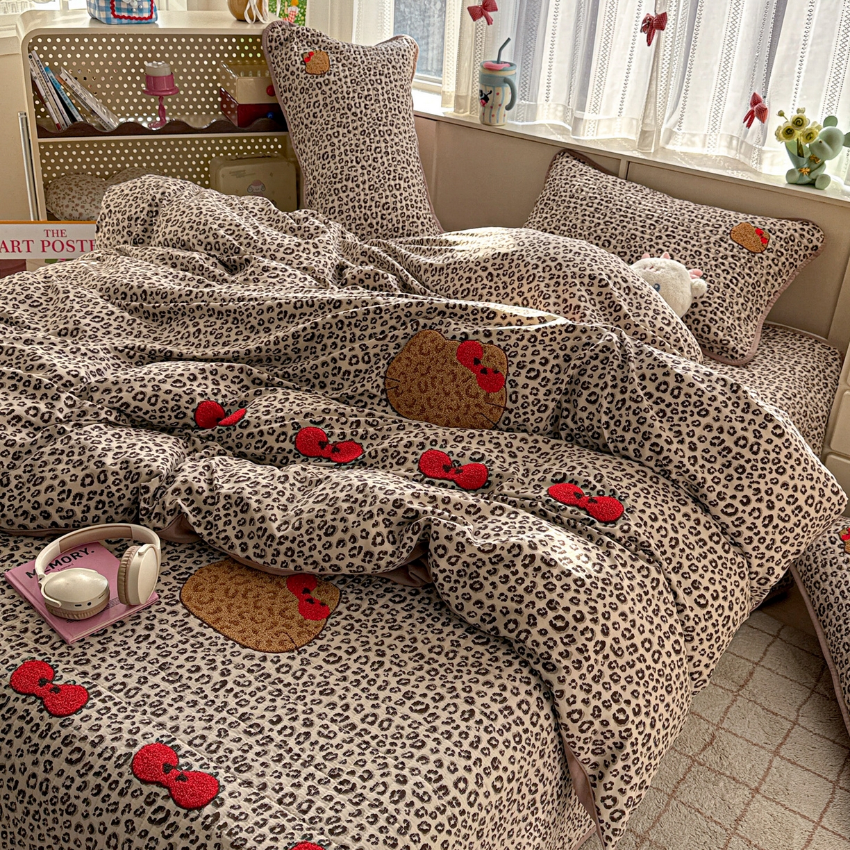 91家纺网 家纺一手货源 找家纺 富米莱（原臻工厂） 2026新款古法仿棉毛巾绣夹棉床盖床垫床褥床笠一四季款系列 豹纹蝴蝶结