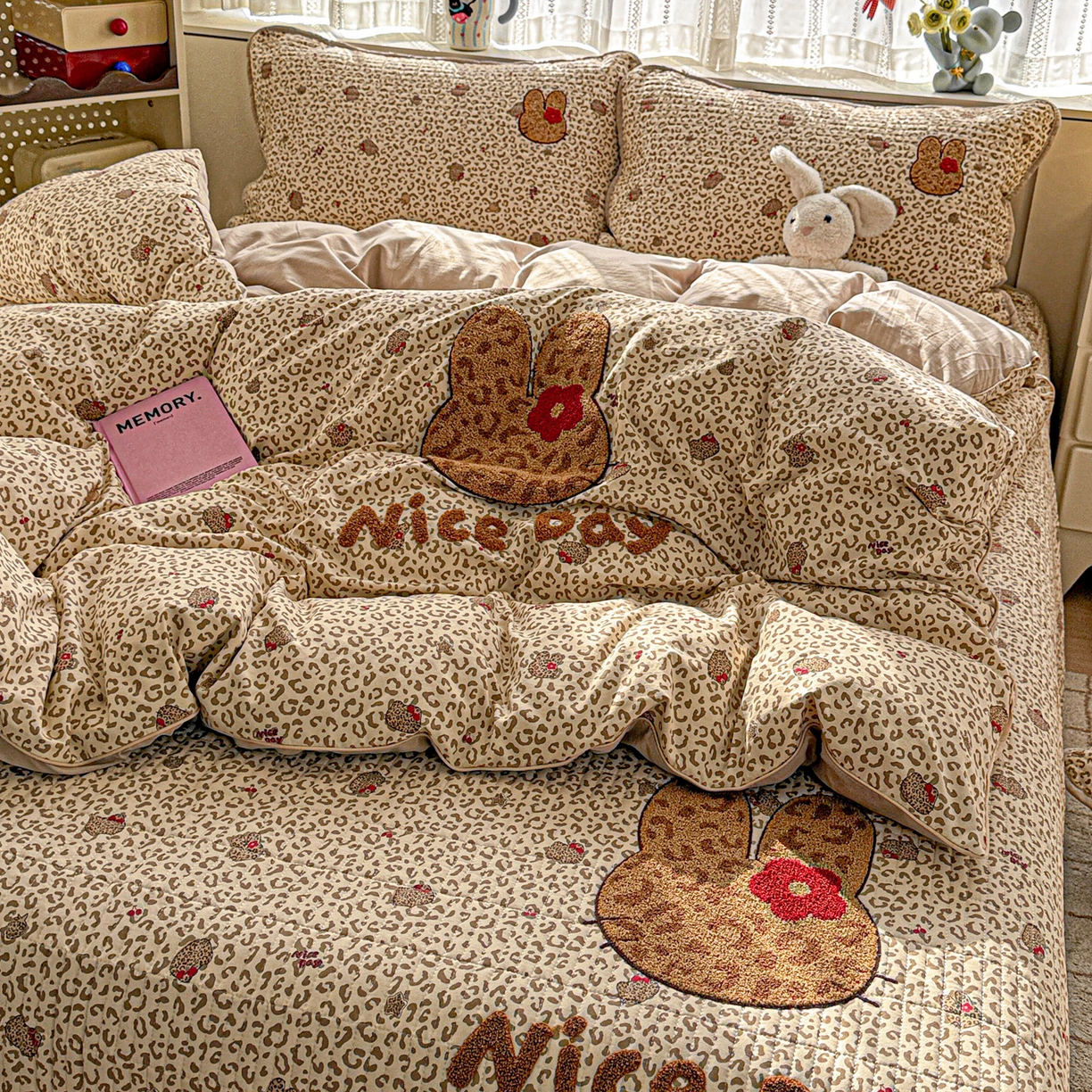 91家纺网 家纺一手货源 找家纺 富米莱（原臻工厂） 2026新款古法仿棉毛巾绣夹棉床盖床垫床褥床笠一四季款系列 豹纹猫