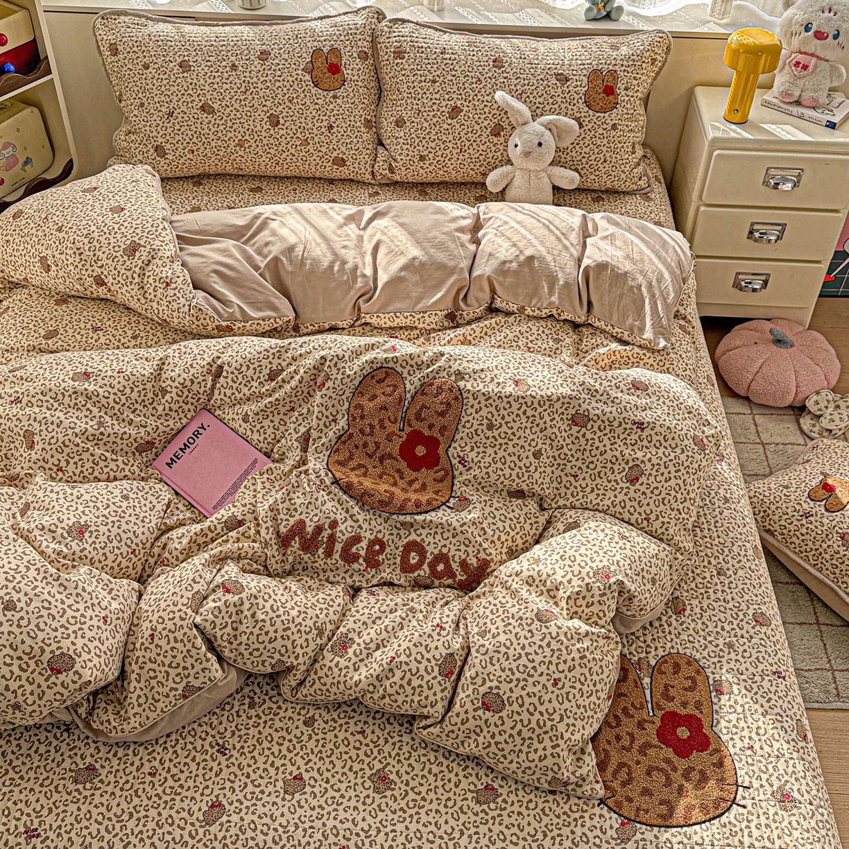 91家纺网 家纺一手货源 找家纺 富米莱（原臻工厂） 2026新款古法仿棉毛巾绣夹棉床盖床垫床褥床笠一四季款系列 豹纹猫