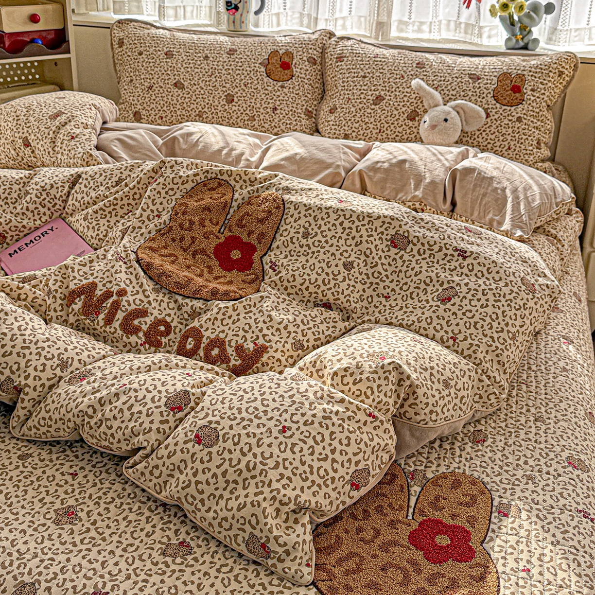 91家纺网 家纺一手货源 找家纺 富米莱（原臻工厂） 2026新款古法仿棉毛巾绣夹棉床盖床垫床褥床笠一四季款系列 豹纹猫