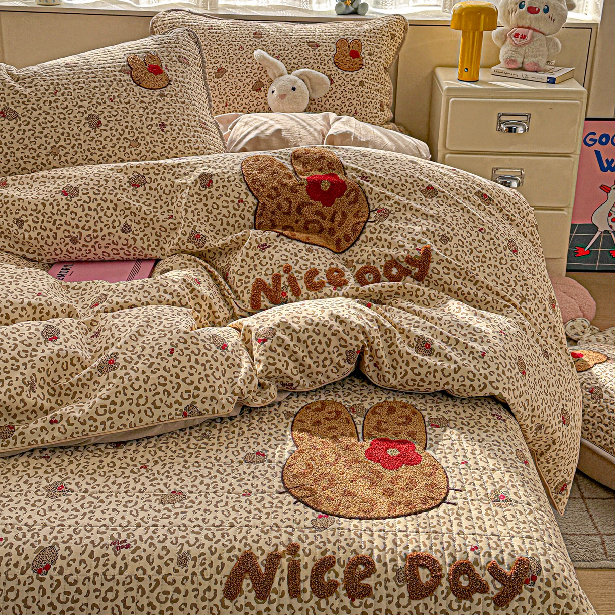 91家纺网 家纺一手货源 找家纺 富米莱（原臻工厂） 2026新款古法仿棉毛巾绣夹棉床盖床垫床褥床笠一四季款系列 豹纹猫