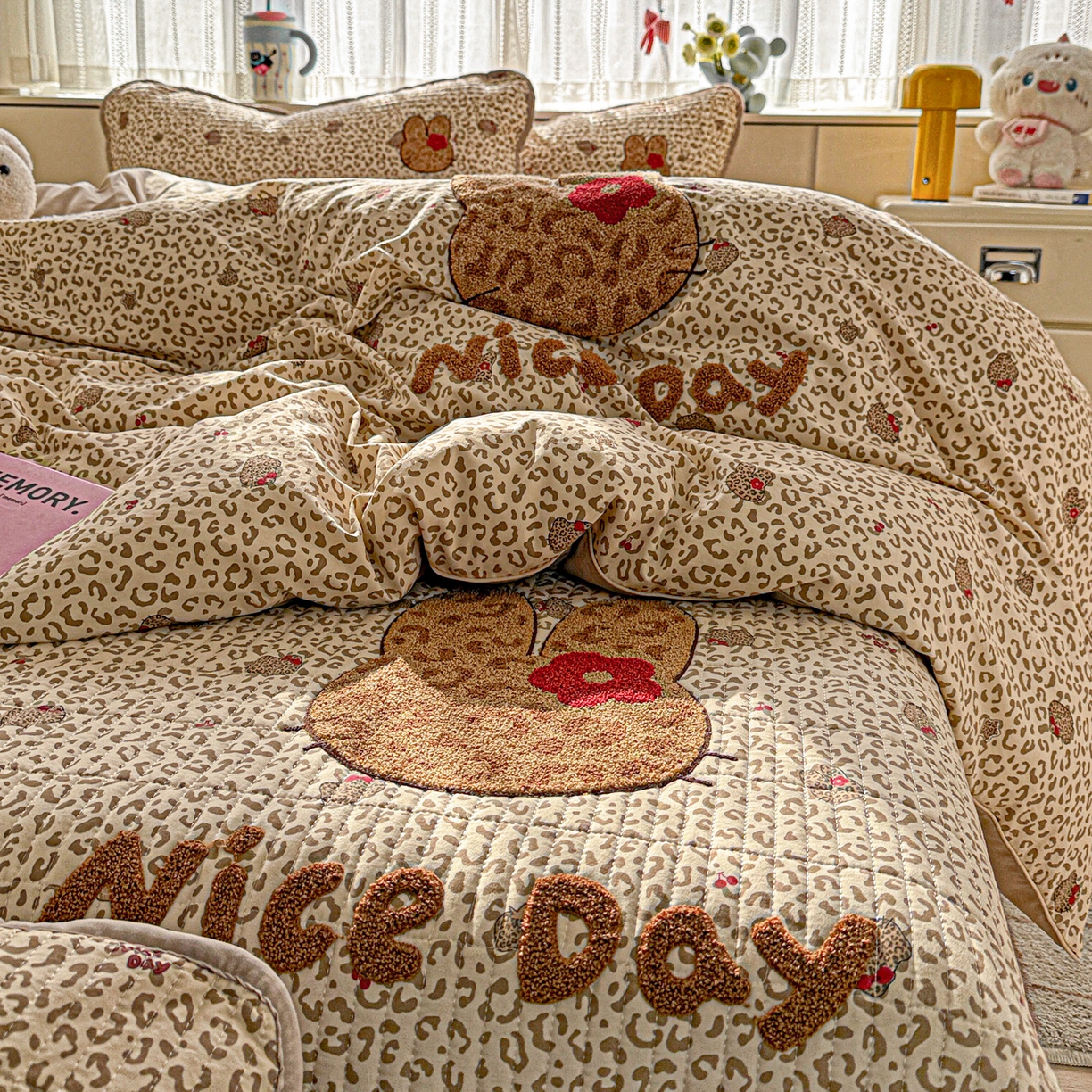 91家纺网 家纺一手货源 找家纺 富米莱（原臻工厂） 2026新款古法仿棉毛巾绣夹棉床盖床垫床褥床笠一四季款系列 豹纹猫