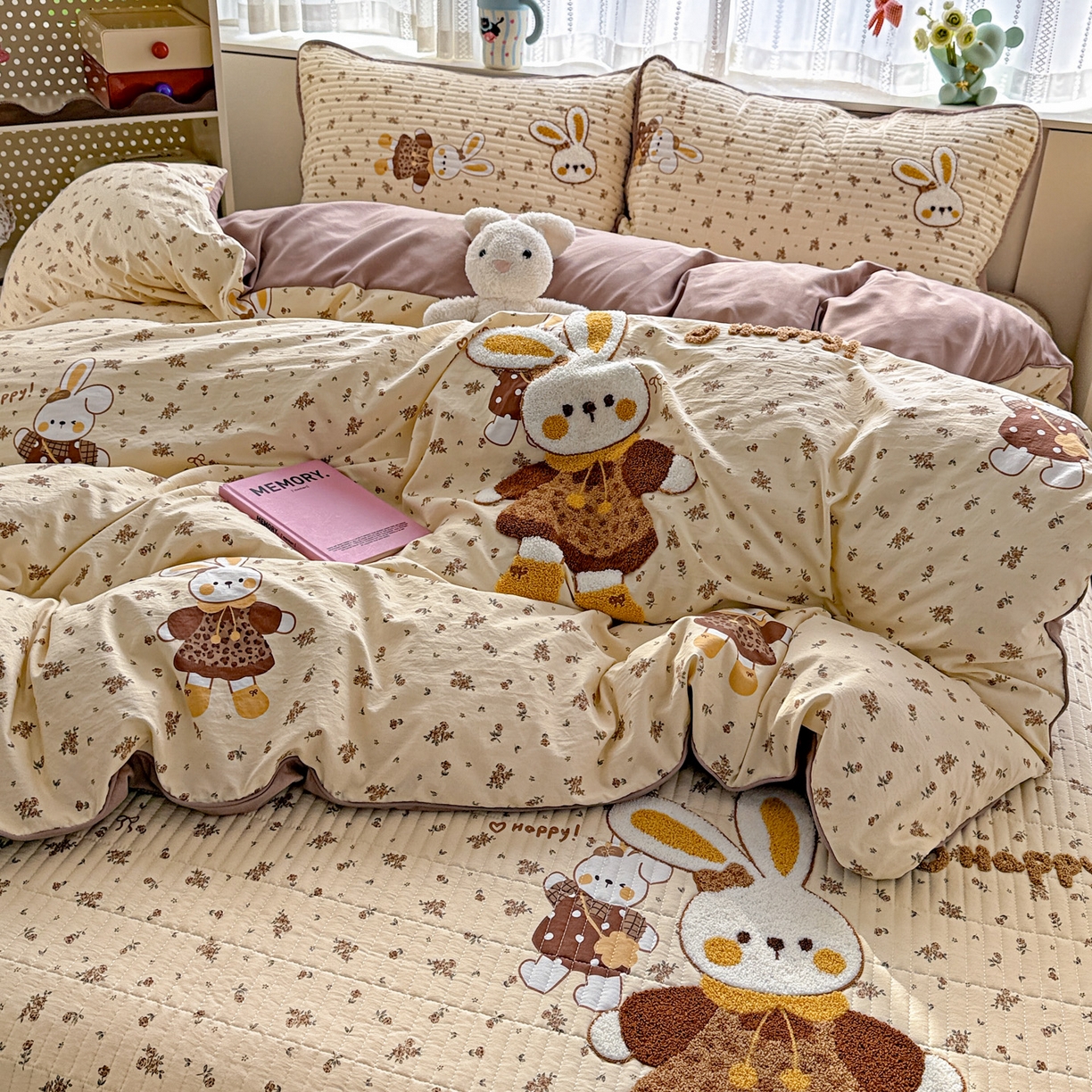 91家纺网 家纺一手货源 找家纺 富米莱（原臻工厂） 2026新款古法仿棉毛巾绣夹棉床盖床垫床褥床笠一四季款系列 嗨嗨兔