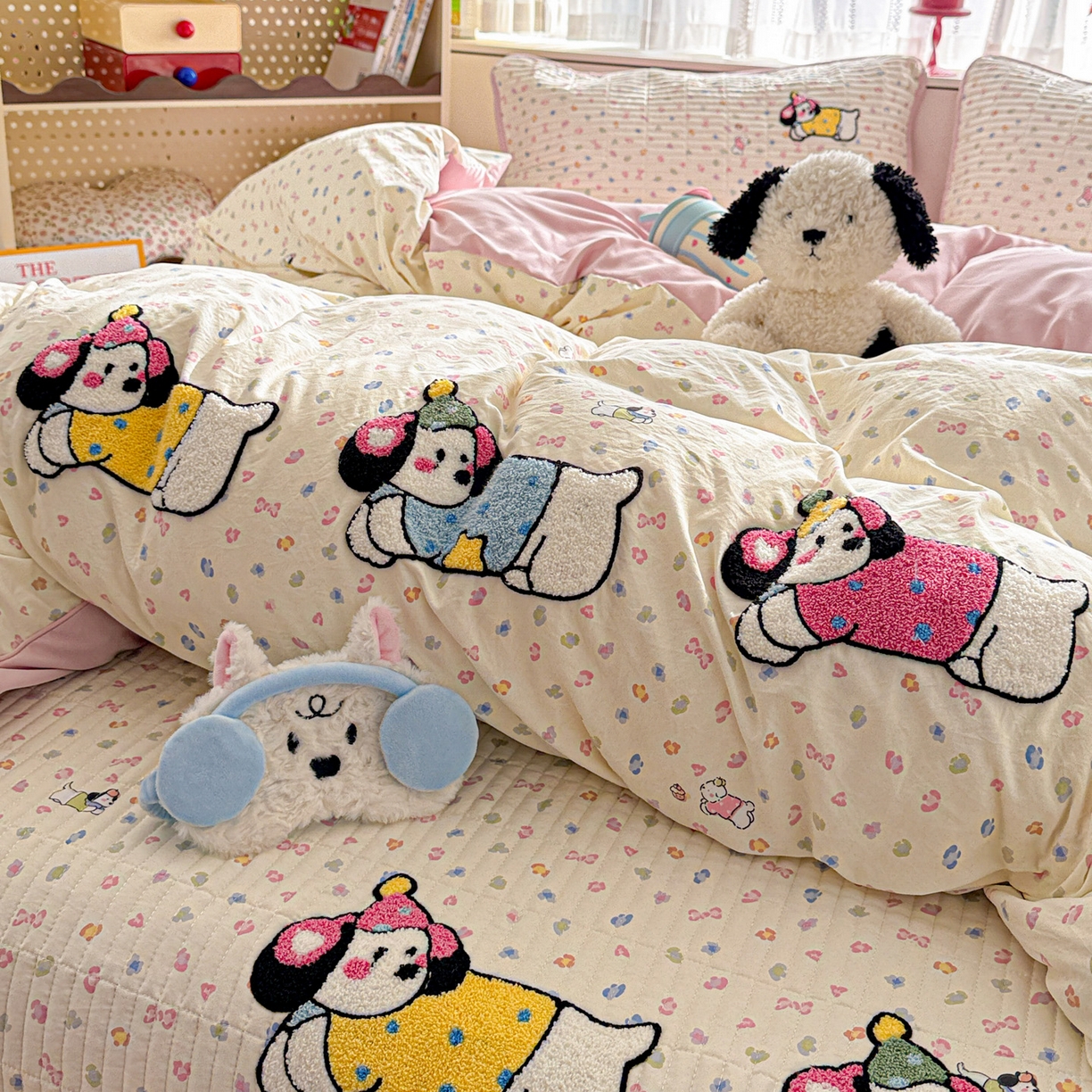 91家纺网 家纺一手货源 找家纺 富米莱（原臻工厂） 2026新款古法仿棉毛巾绣夹棉床盖床垫床褥床笠一四季款系列 奶味狗狗