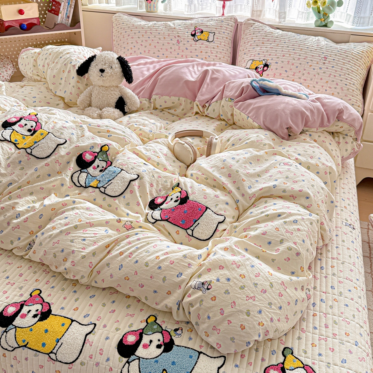 91家纺网 家纺一手货源 找家纺 富米莱（原臻工厂） 2026新款古法仿棉毛巾绣夹棉床盖床垫床褥床笠一四季款系列 奶味狗狗