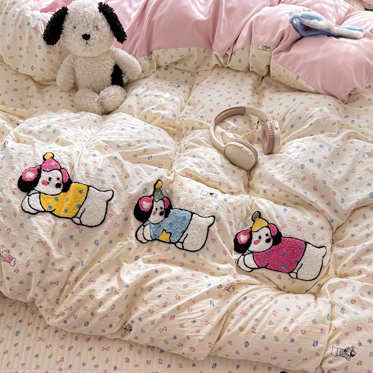 91家纺网 家纺一手货源 找家纺 富米莱（原臻工厂） 2026新款古法仿棉毛巾绣夹棉床盖床垫床褥床笠一四季款系列 奶味狗狗