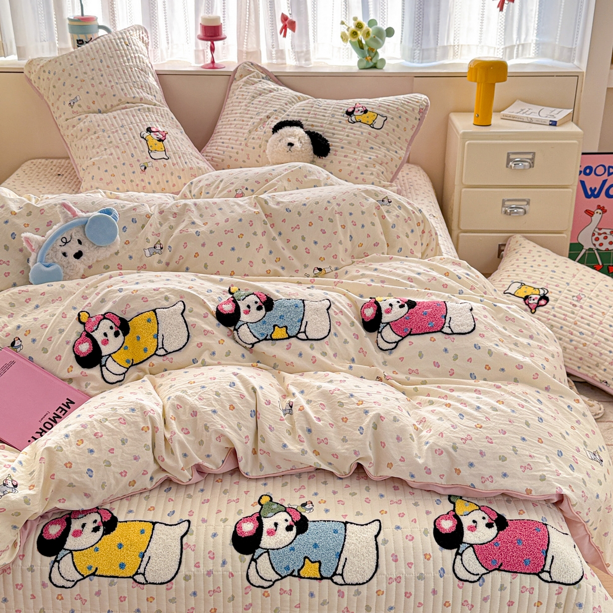 91家纺网 家纺一手货源 找家纺 富米莱（原臻工厂） 2026新款古法仿棉毛巾绣夹棉床盖床垫床褥床笠一四季款系列 奶味狗狗