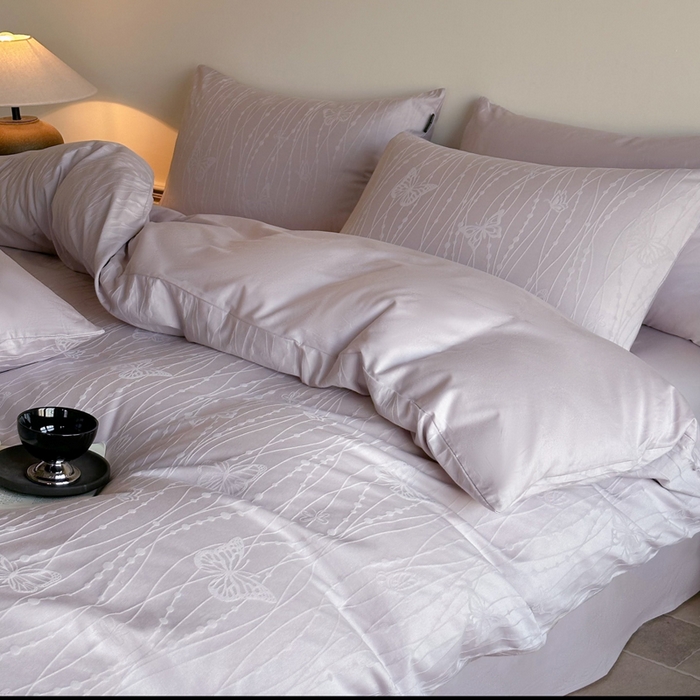 91家纺网 家纺一手货源 找家纺 卧趣家纺 2026新款A类60S贡缎提花全棉四件套 蝶梦-紫