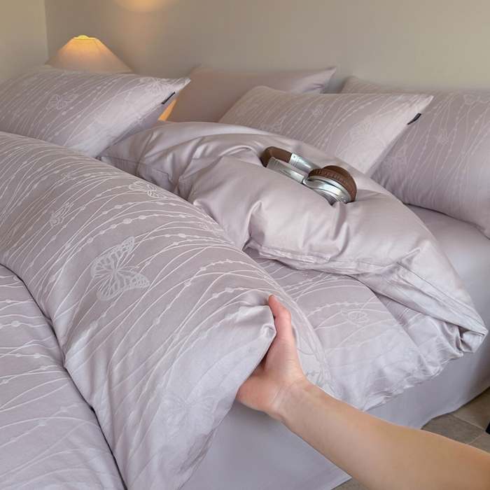 91家纺网 家纺一手货源 找家纺 卧趣家纺 2026新款A类60S贡缎提花全棉四件套 蝶梦-紫