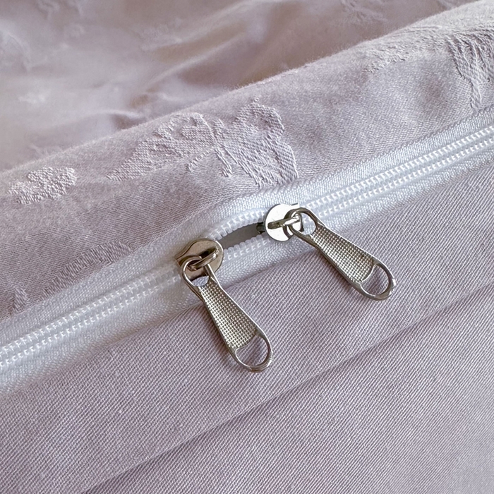 91家纺网 家纺一手货源 找家纺 卧趣家纺 2026新款A类60S贡缎提花全棉四件套 蝶音之舞-紫