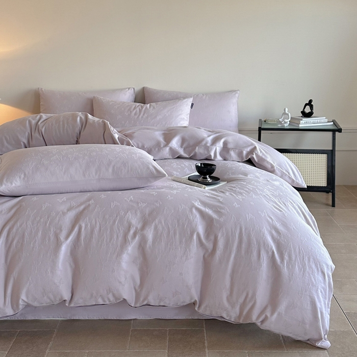 91家纺网 家纺一手货源 找家纺 卧趣家纺 2026新款A类60S贡缎提花全棉四件套 蝶音之舞-紫