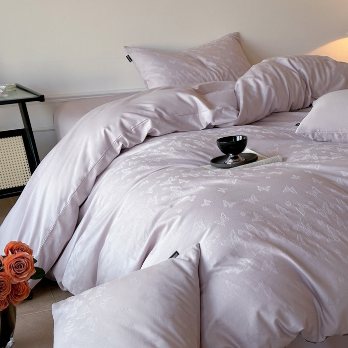 91家纺网 家纺一手货源 找家纺 卧趣家纺 2026新款A类60S贡缎提花全棉四件套 蝶音之舞-紫
