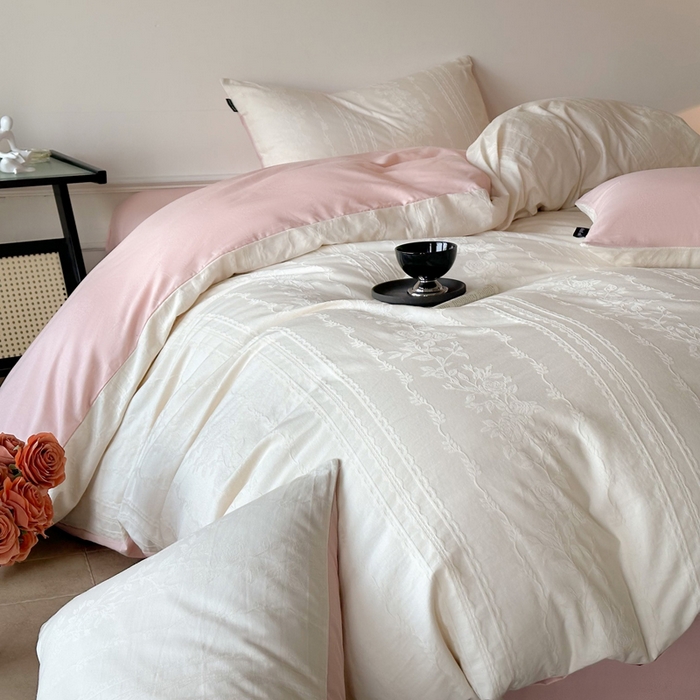 91家纺网 家纺一手货源 找家纺 卧趣家纺 2026新款A类60S贡缎提花全棉四件套 花漾甜心-米