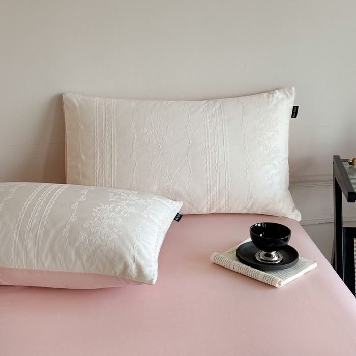 91家纺网 家纺一手货源 找家纺 卧趣家纺 2026新款A类60S贡缎提花全棉四件套 花漾甜心-米