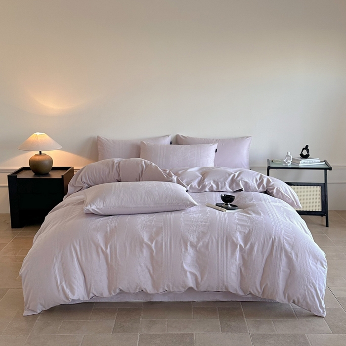 91家纺网 家纺一手货源 找家纺 卧趣家纺 2026新款A类60S贡缎提花全棉四件套 花漾甜心-紫