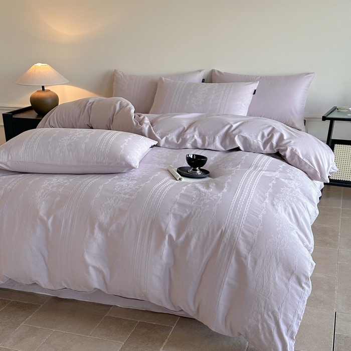 91家纺网 家纺一手货源 找家纺 卧趣家纺 2026新款A类60S贡缎提花全棉四件套 花漾甜心-紫