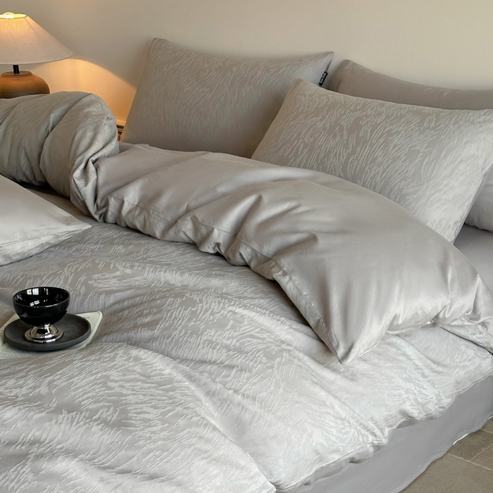 91家纺网 家纺一手货源 找家纺 卧趣家纺 2026新款A类60S贡缎提花全棉四件套 克拉拉-灰