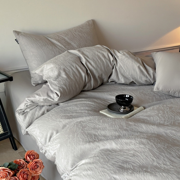 91家纺网 家纺一手货源 找家纺 卧趣家纺 2026新款A类60S贡缎提花全棉四件套 克拉拉-灰