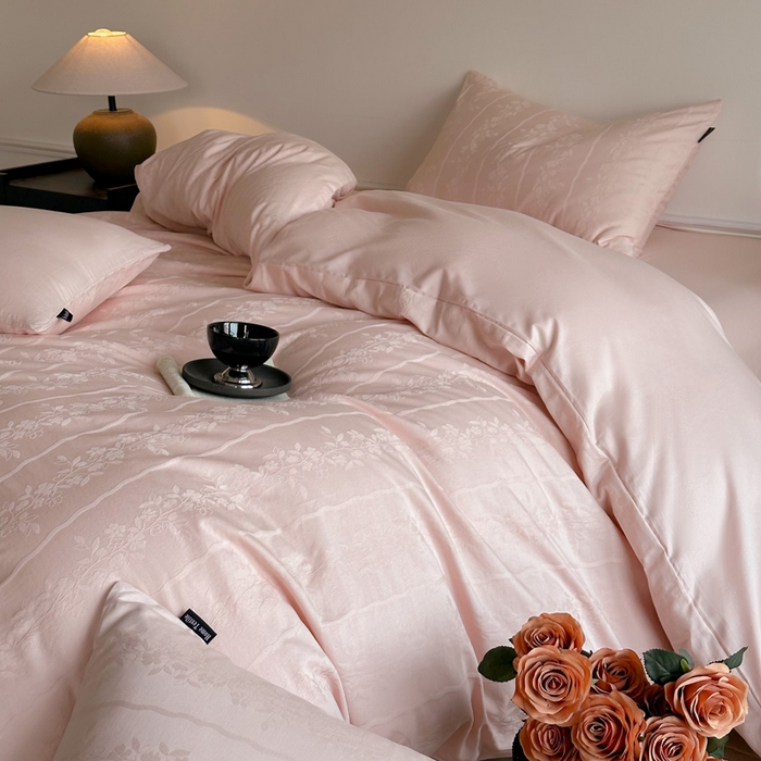 91家纺网 家纺一手货源 找家纺 卧趣家纺 2026新款A类60S贡缎提花全棉四件套 浪漫情缘-粉