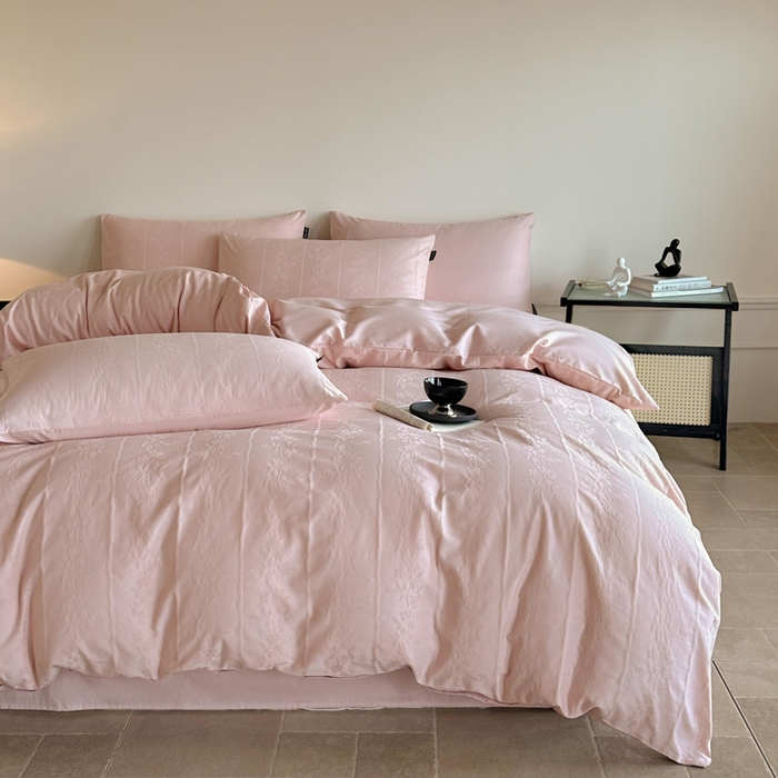 91家纺网 家纺一手货源 找家纺 卧趣家纺 2026新款A类60S贡缎提花全棉四件套 浪漫情缘-粉