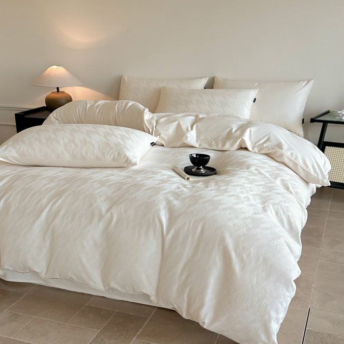 91家纺网 家纺一手货源 找家纺 卧趣家纺 2026新款A类60S贡缎提花全棉四件套 千羽-米