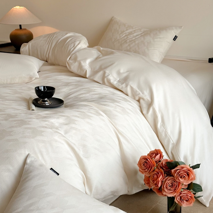 91家纺网 家纺一手货源 找家纺 卧趣家纺 2026新款A类60S贡缎提花全棉四件套 千羽-米