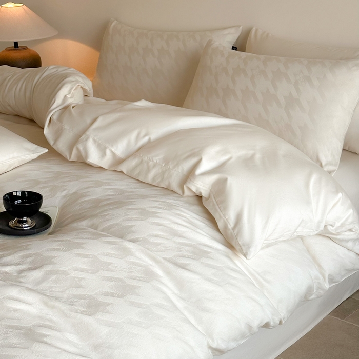 91家纺网 家纺一手货源 找家纺 卧趣家纺 2026新款A类60S贡缎提花全棉四件套 千羽-米