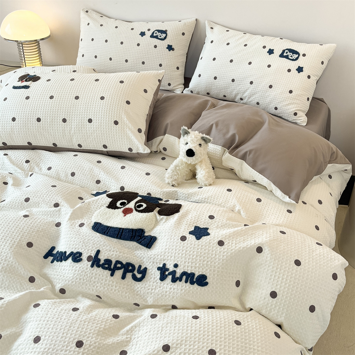 91家纺网 家纺一手货源 找家纺 笙意家纺 2026新款全棉A版华夫格B版40支毛巾绣四件套 圆点小狗